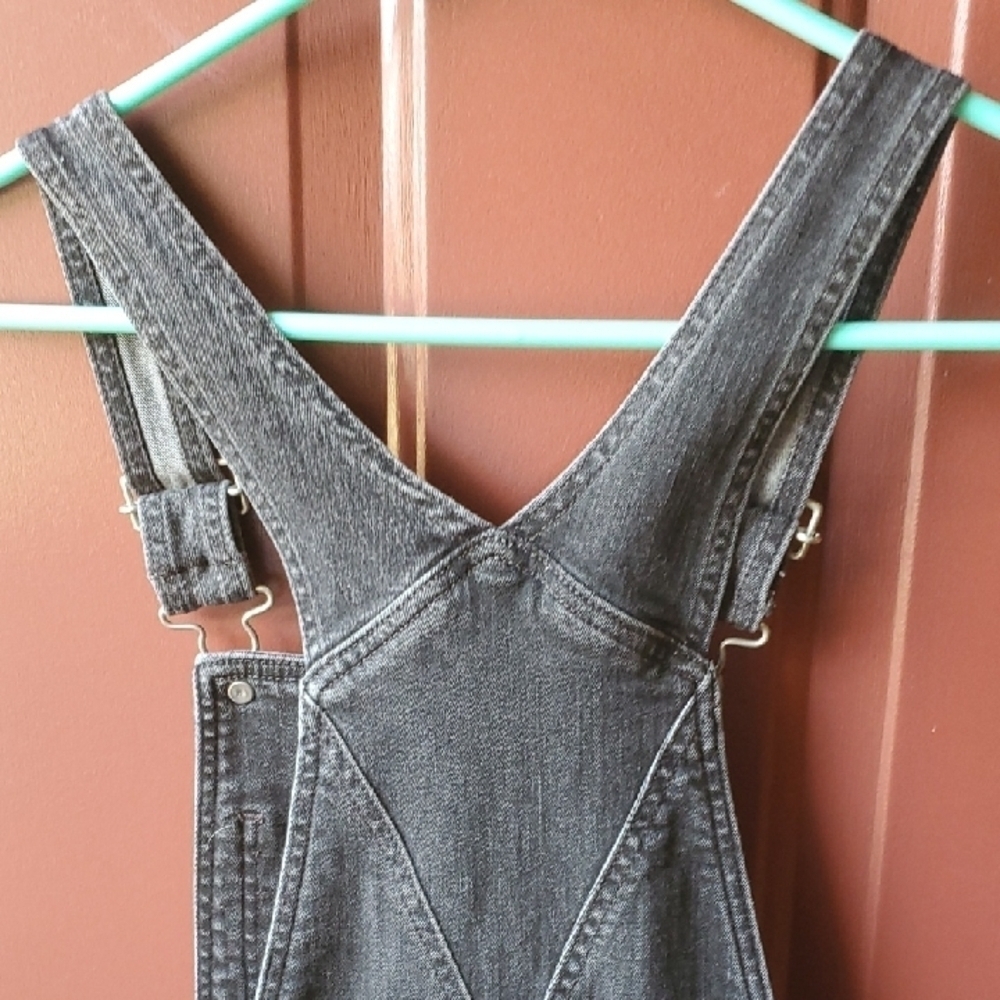 Levi's Premium Black skinny Overalls with Classic Bib Front and Sturdy Denim - Picture 11 of 15